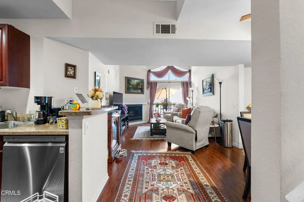 5565 Canoga Avenue #312 Woodland Hills, CA 91367