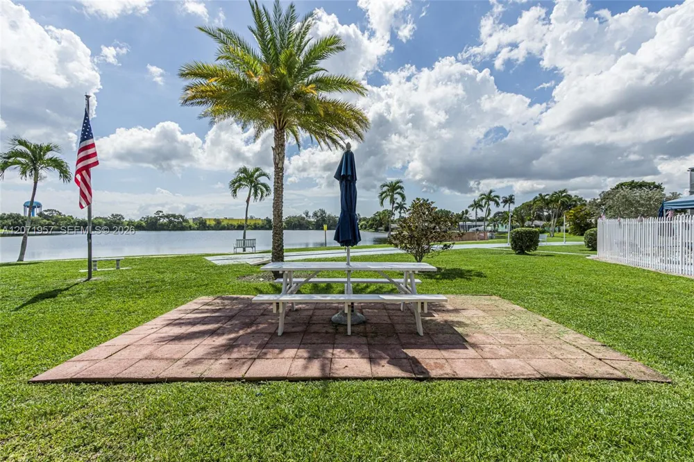 2223 Park Ln #314 Hollywood, FL 33021