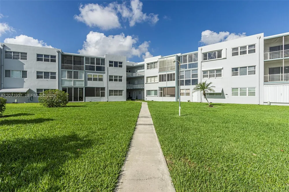 2223 Park Ln #314 Hollywood, FL 33021