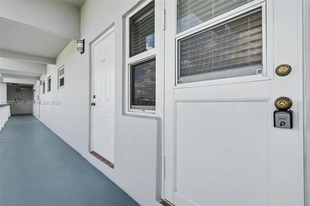 2223 Park Ln #314 Hollywood, FL 33021