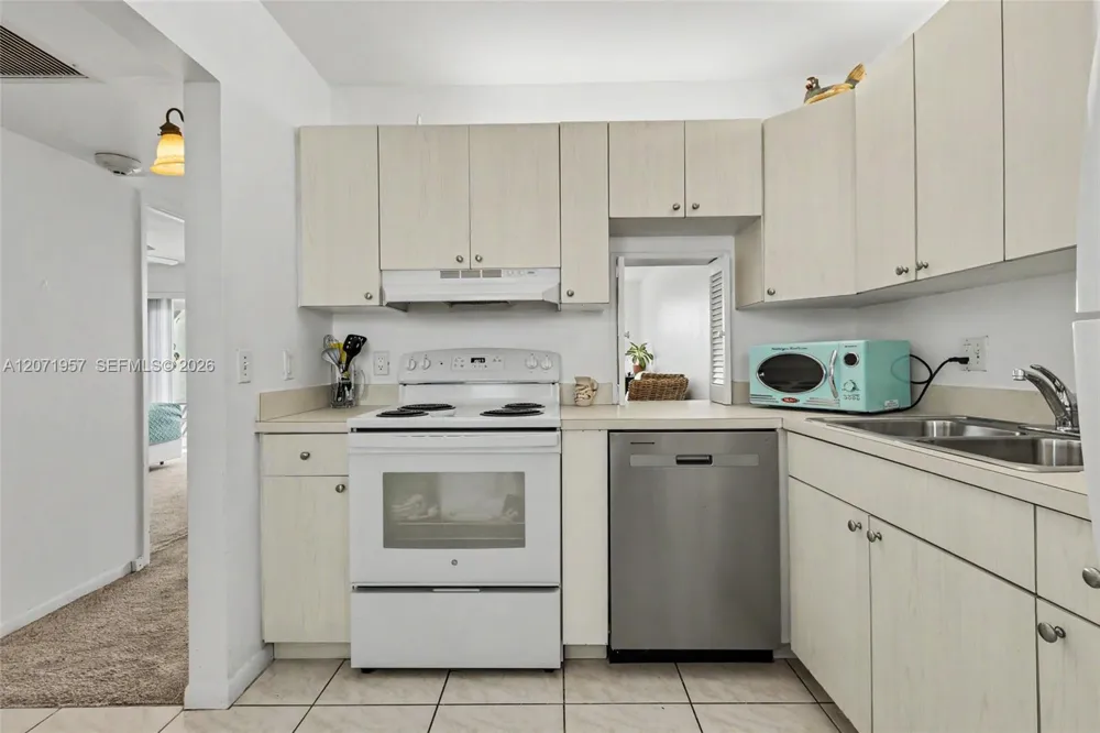 2223 Park Ln #314 Hollywood, FL 33021