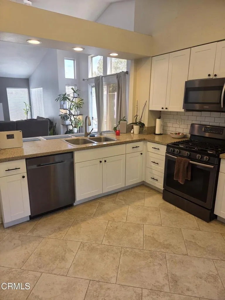125 Via Solana Santa Paula, CA 93060