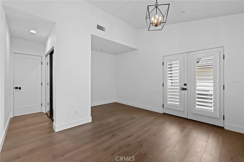 827 Lamer Burbank, CA 91506