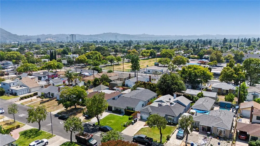 827 Lamer Burbank, CA 91506