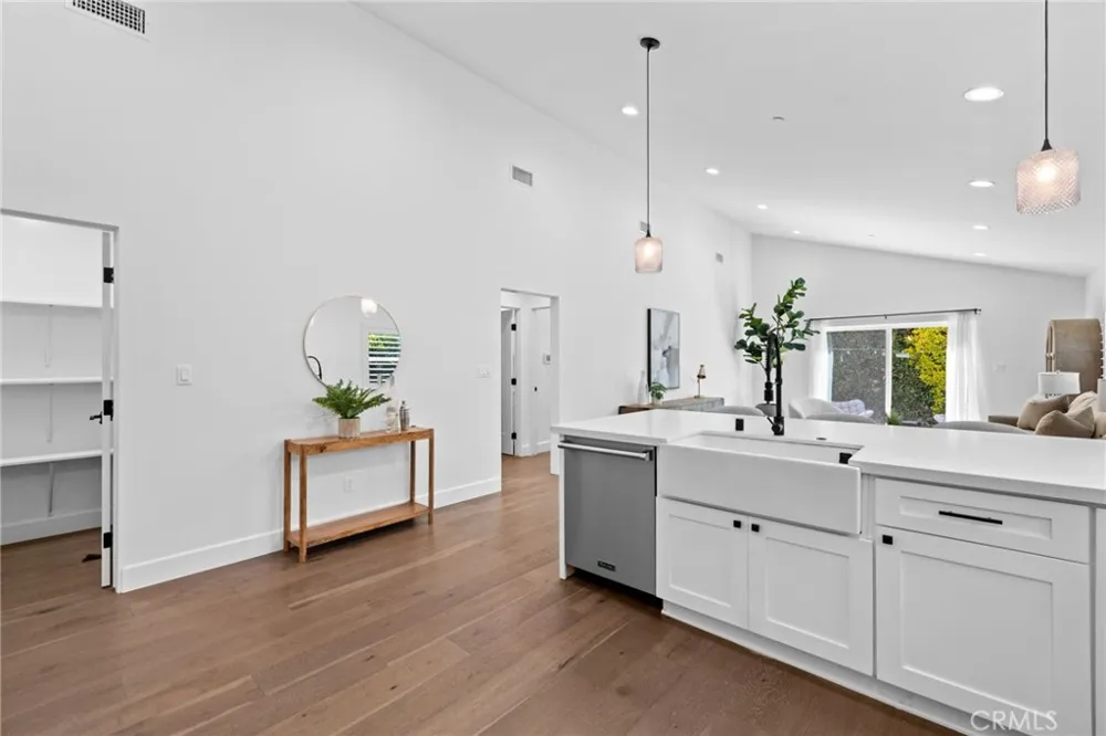 827 Lamer Burbank, CA 91506