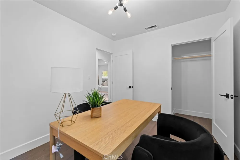 827 Lamer Burbank, CA 91506