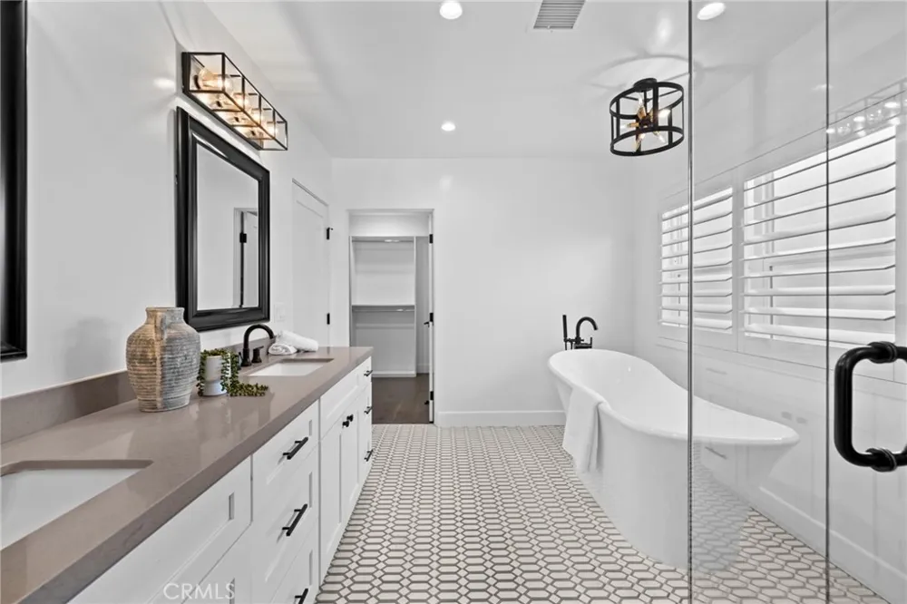 827 Lamer Burbank, CA 91506