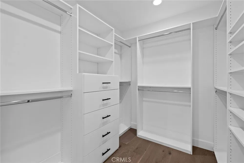 827 Lamer Burbank, CA 91506