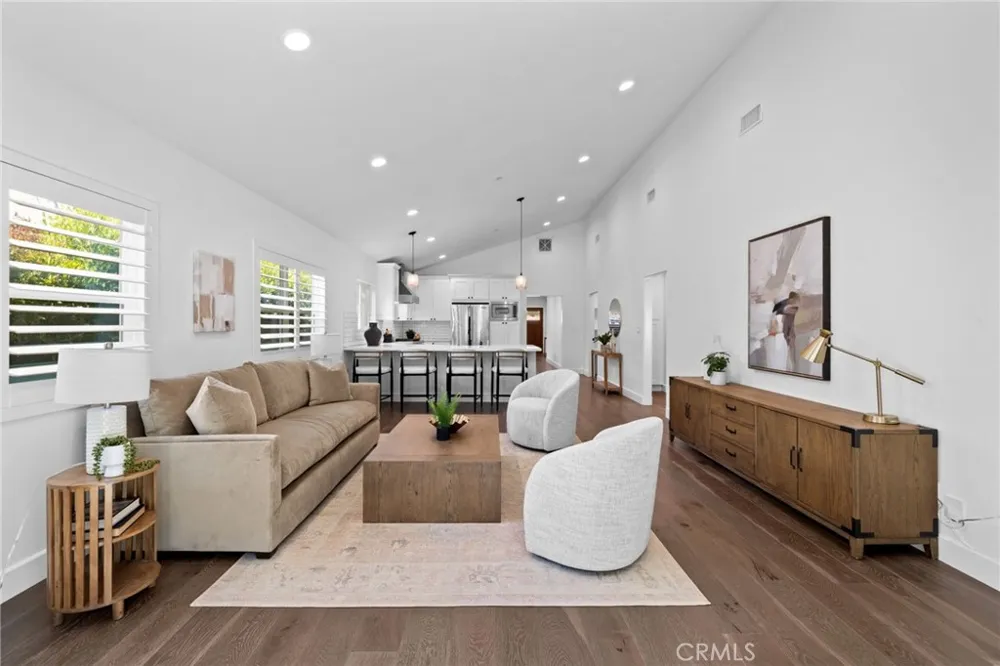 827 Lamer Burbank, CA 91506