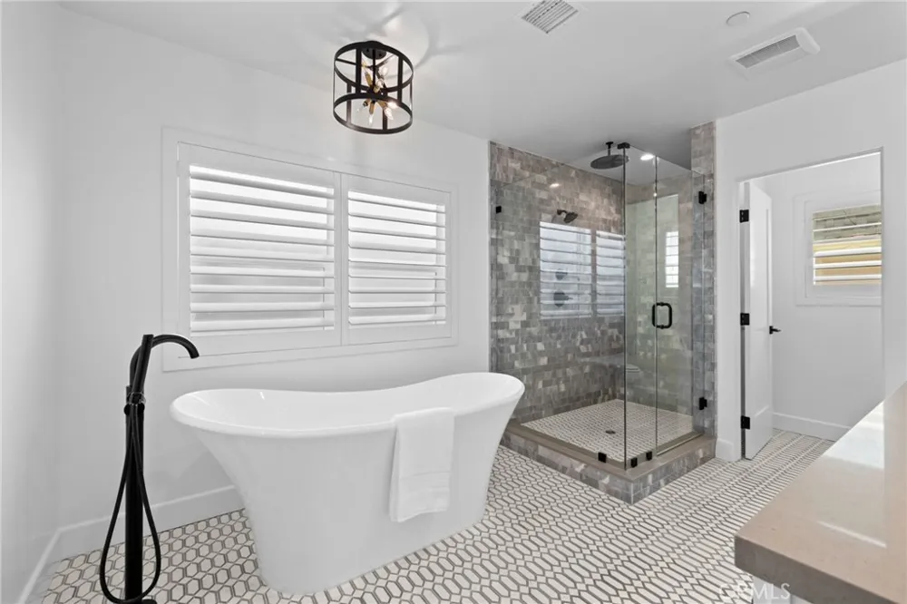 827 Lamer Burbank, CA 91506