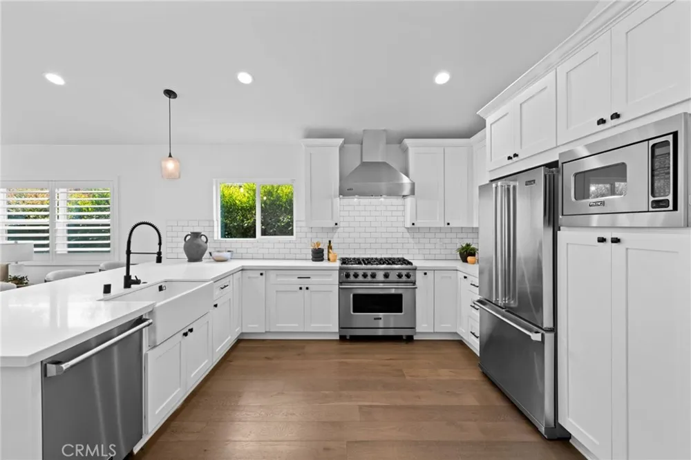 827 Lamer Burbank, CA 91506