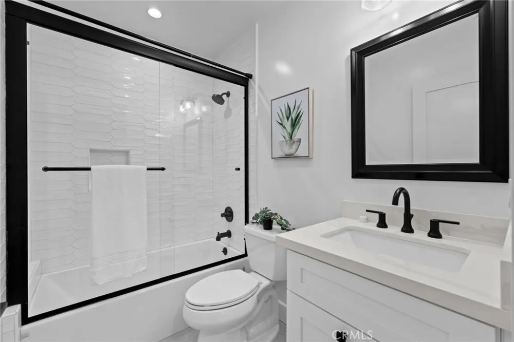 827 Lamer Burbank, CA 91506