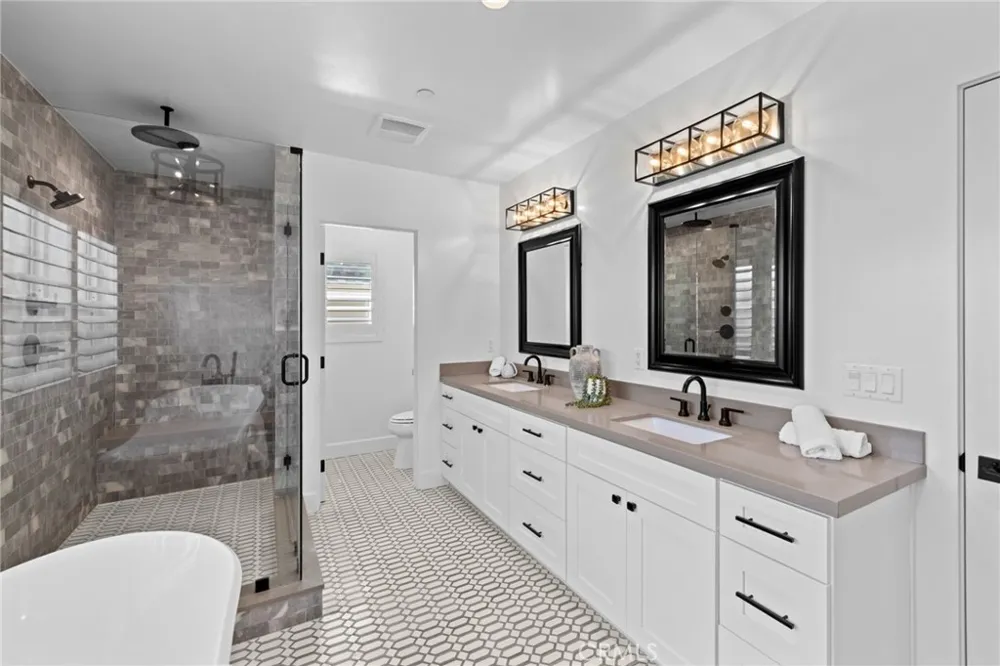 827 Lamer Burbank, CA 91506