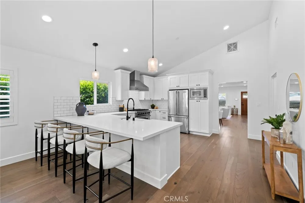 827 Lamer Burbank, CA 91506