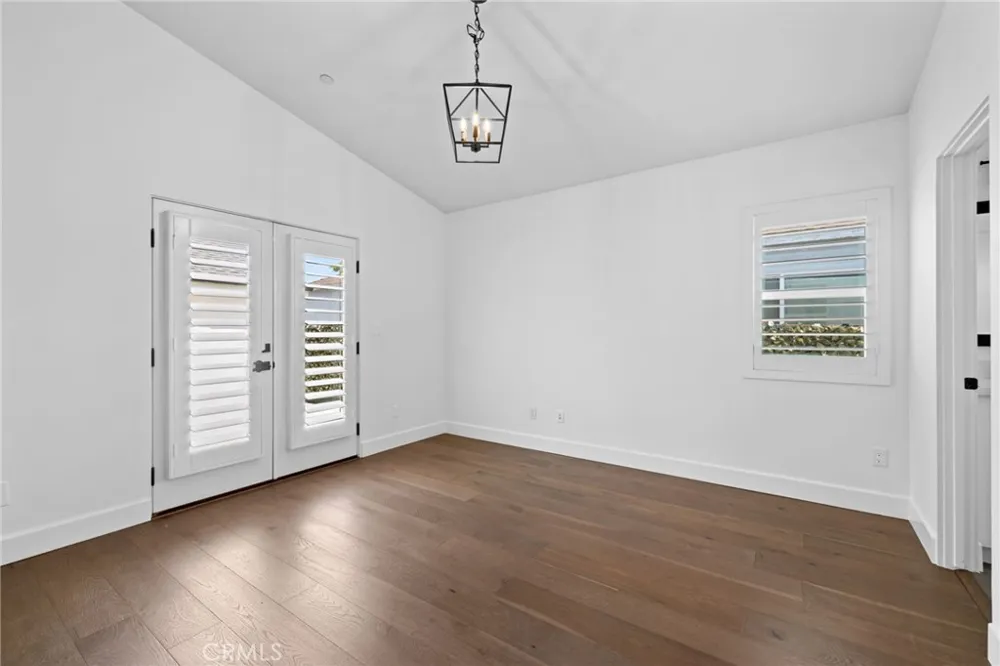 827 Lamer Burbank, CA 91506