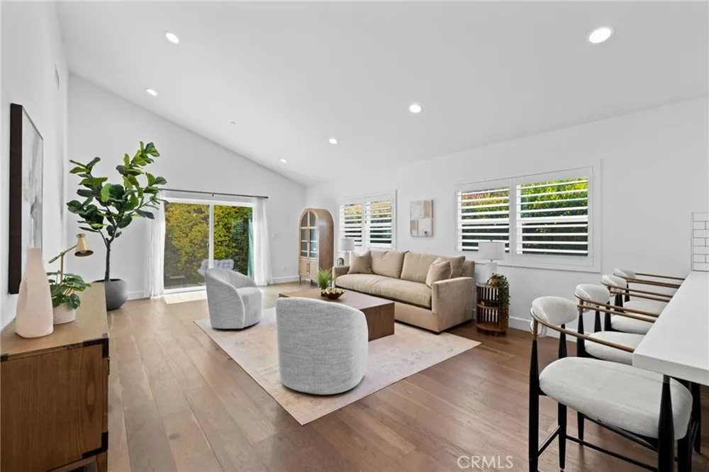 827 Lamer Burbank, CA 91506