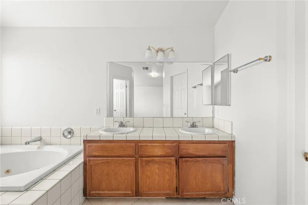 6200 Trinidad Court Bakersfield, CA 93313