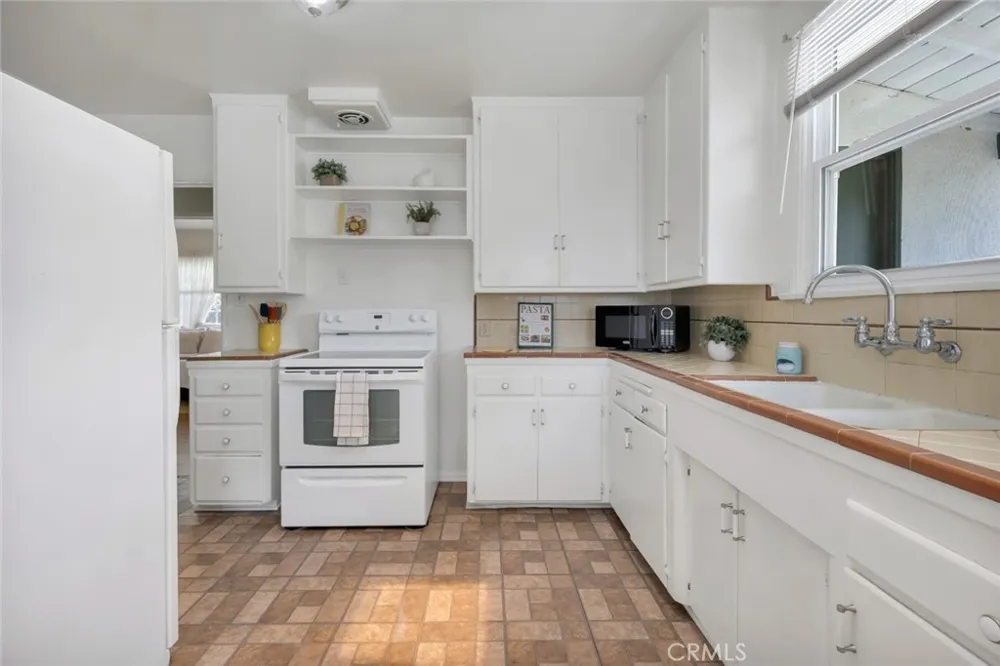 400 University Avenue Burbank, CA 91504