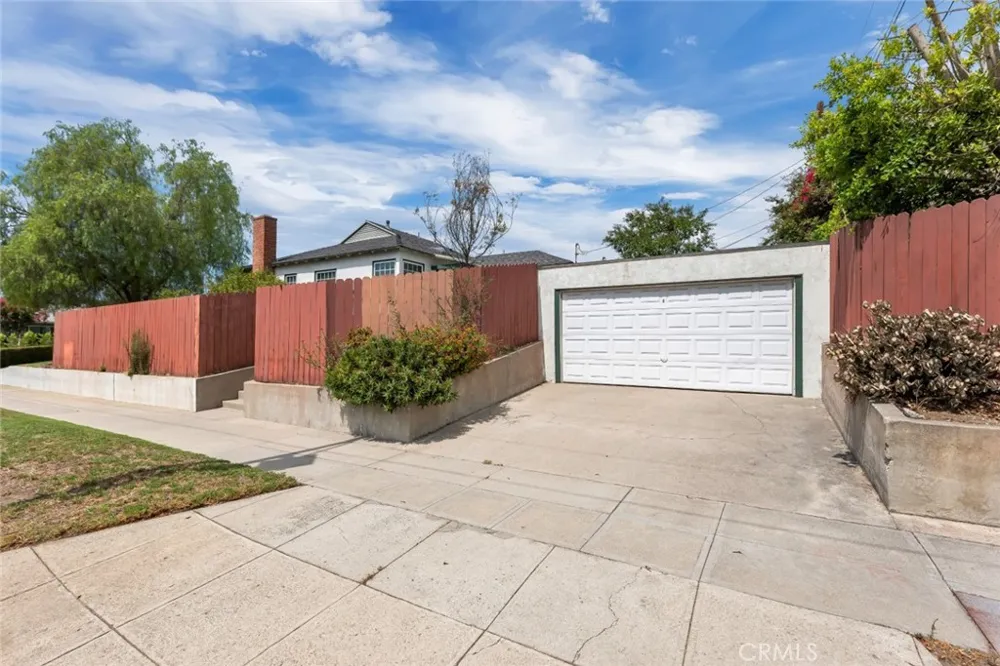 400 University Avenue Burbank, CA 91504