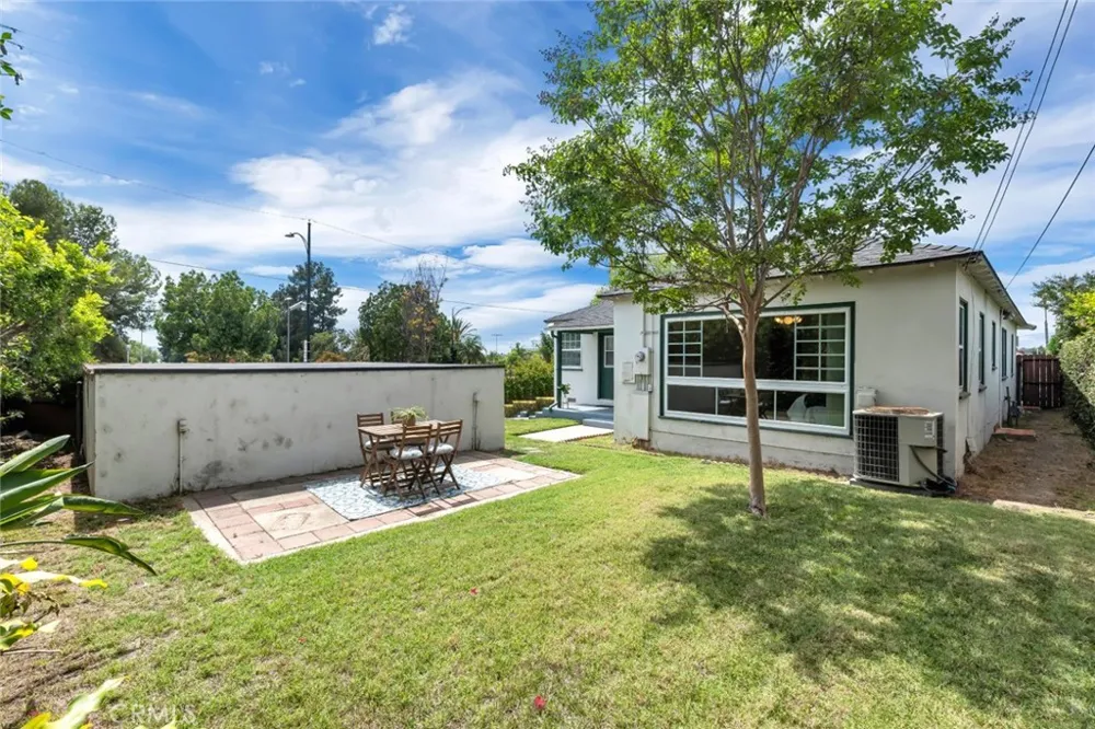 400 University Avenue Burbank, CA 91504