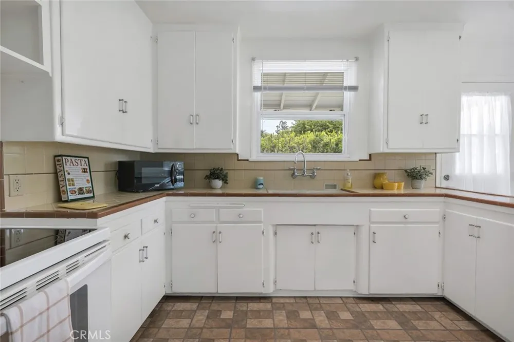 400 University Avenue Burbank, CA 91504
