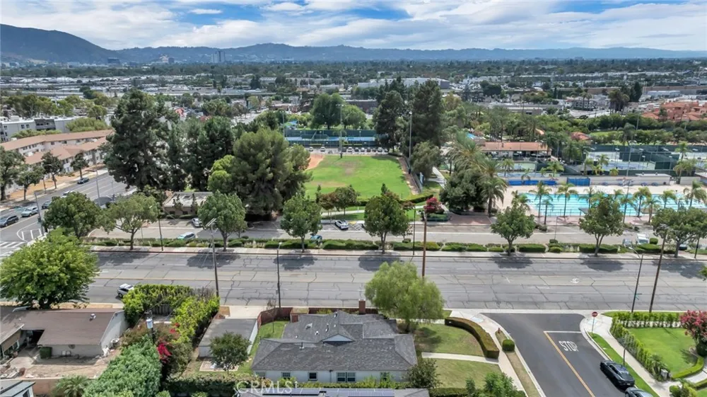 400 University Avenue Burbank, CA 91504