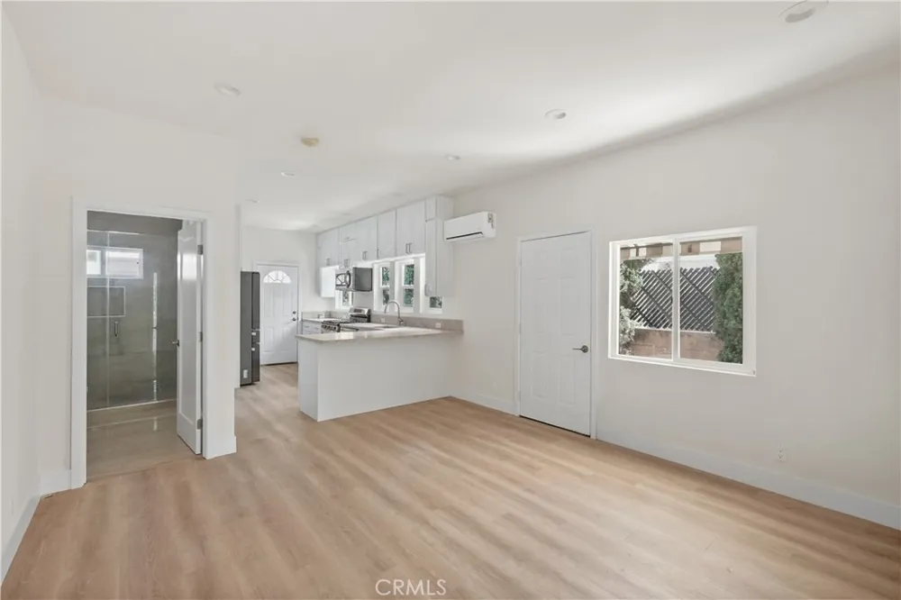 1530 Mariposa Hollywood, CA 90027