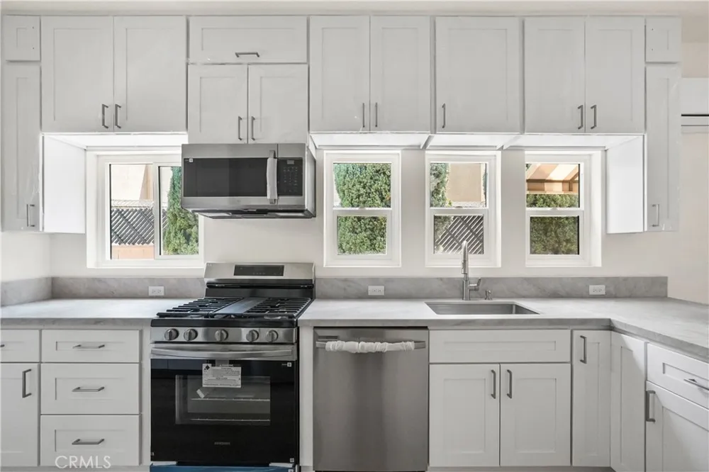 1530 Mariposa Hollywood, CA 90027