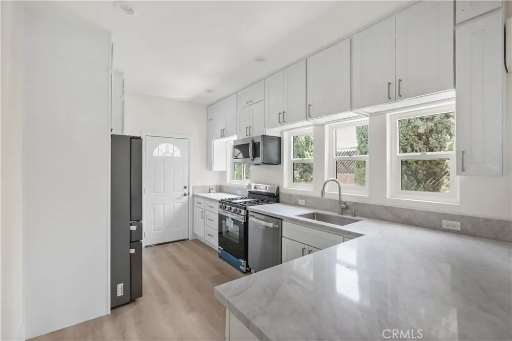 1530 Mariposa Hollywood, CA 90027