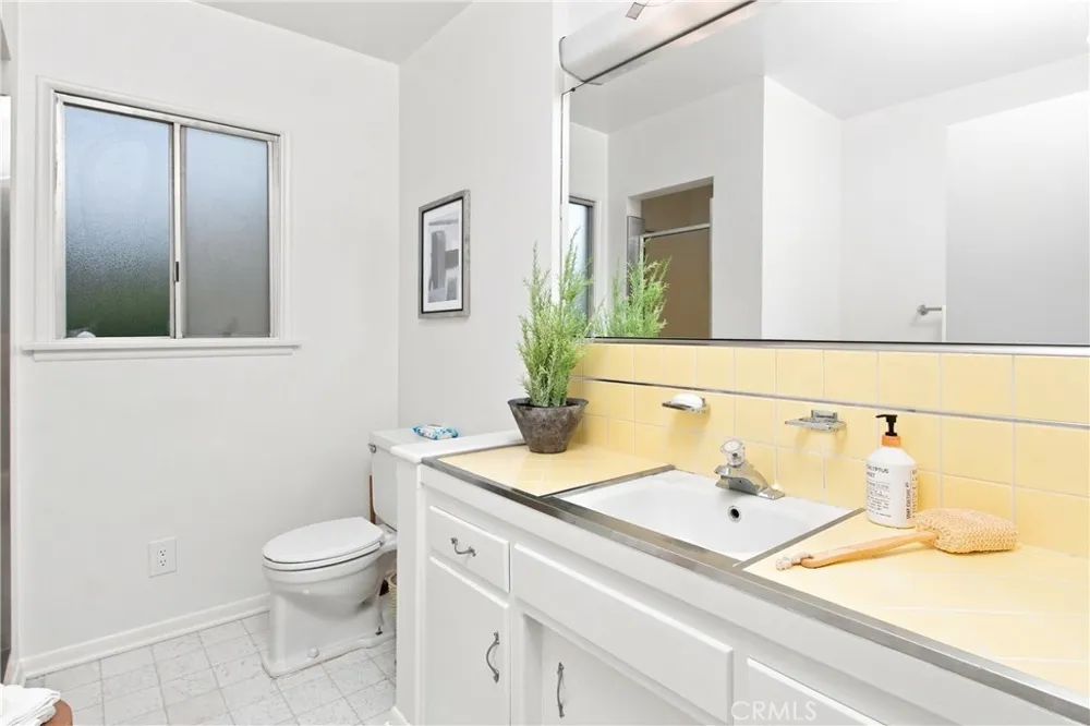 1818 Hilton Drive Burbank, CA 91504