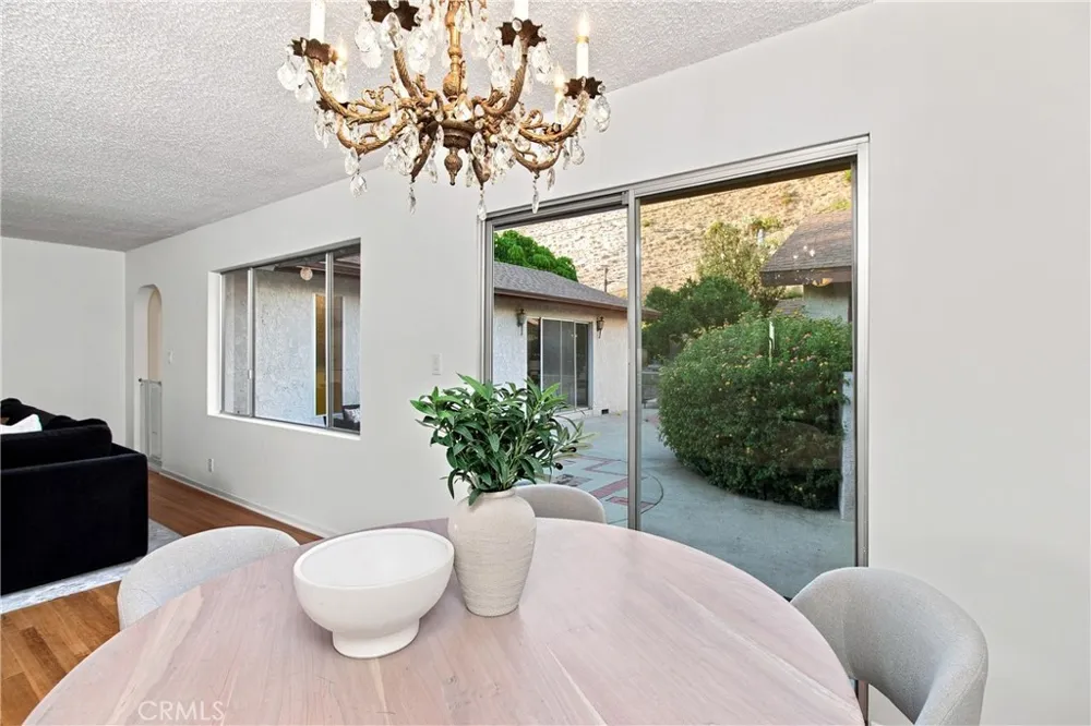1818 Hilton Drive Burbank, CA 91504