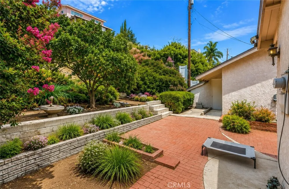 1818 Hilton Drive Burbank, CA 91504