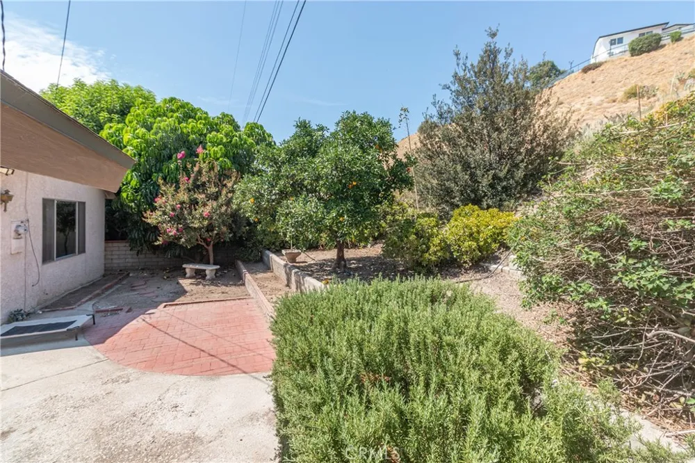 1818 Hilton Drive Burbank, CA 91504