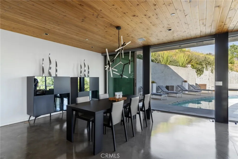 2917 Durand Drive Los Angeles, CA 90068