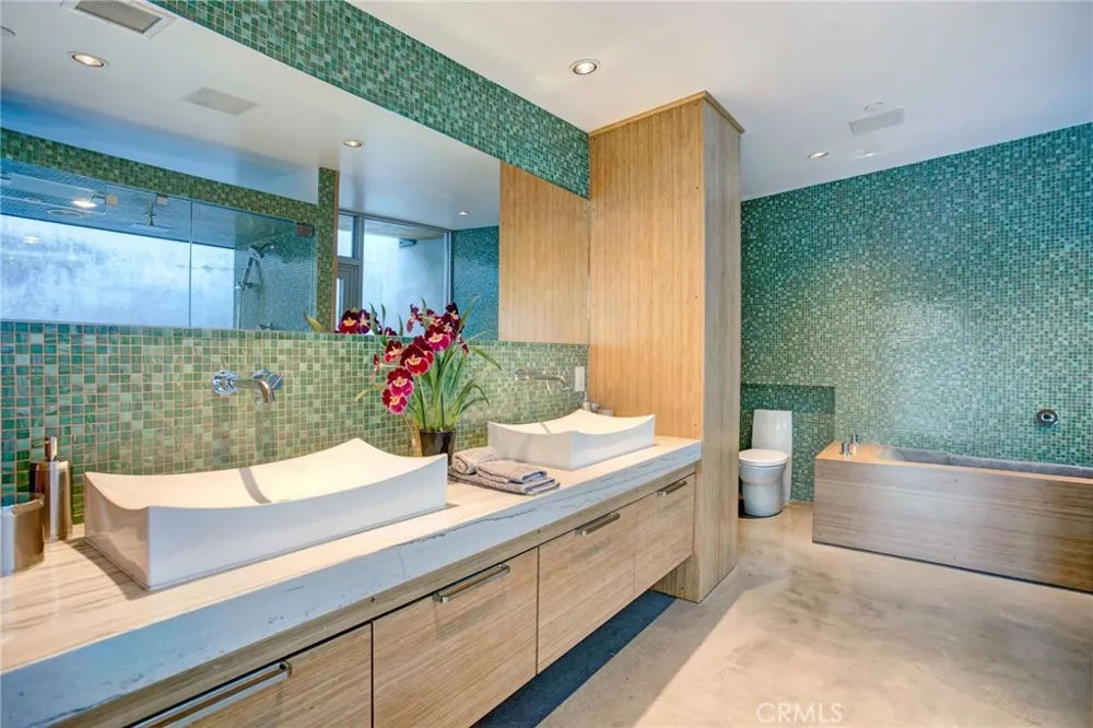 2917 Durand Drive Los Angeles, CA 90068