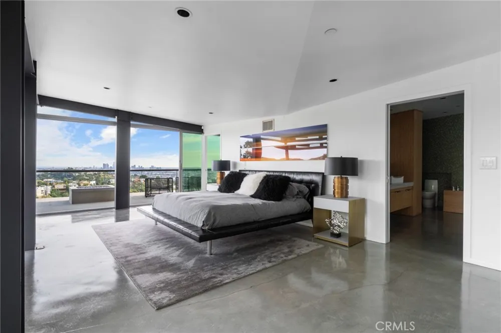 2917 Durand Drive Los Angeles, CA 90068