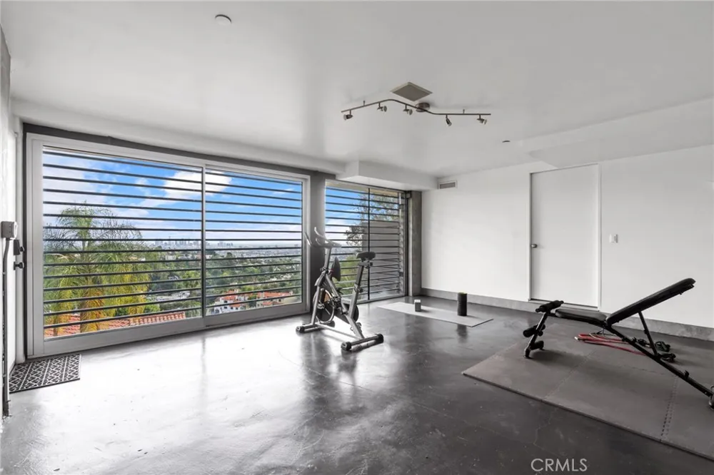2917 Durand Drive Los Angeles, CA 90068