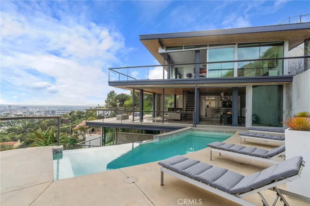 2917 Durand Drive Los Angeles, CA 90068