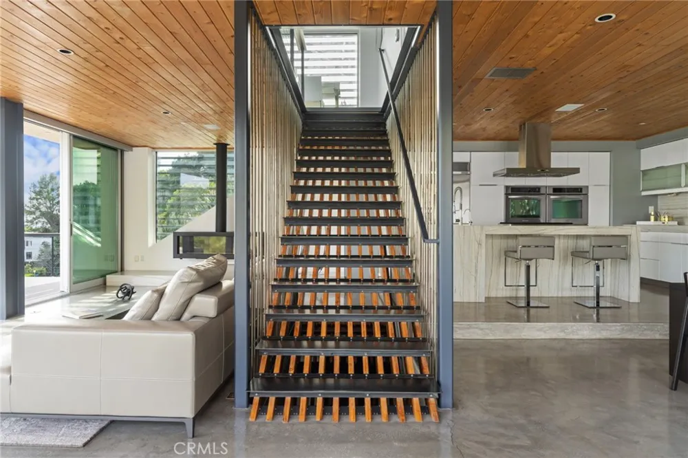 2917 Durand Drive Los Angeles, CA 90068