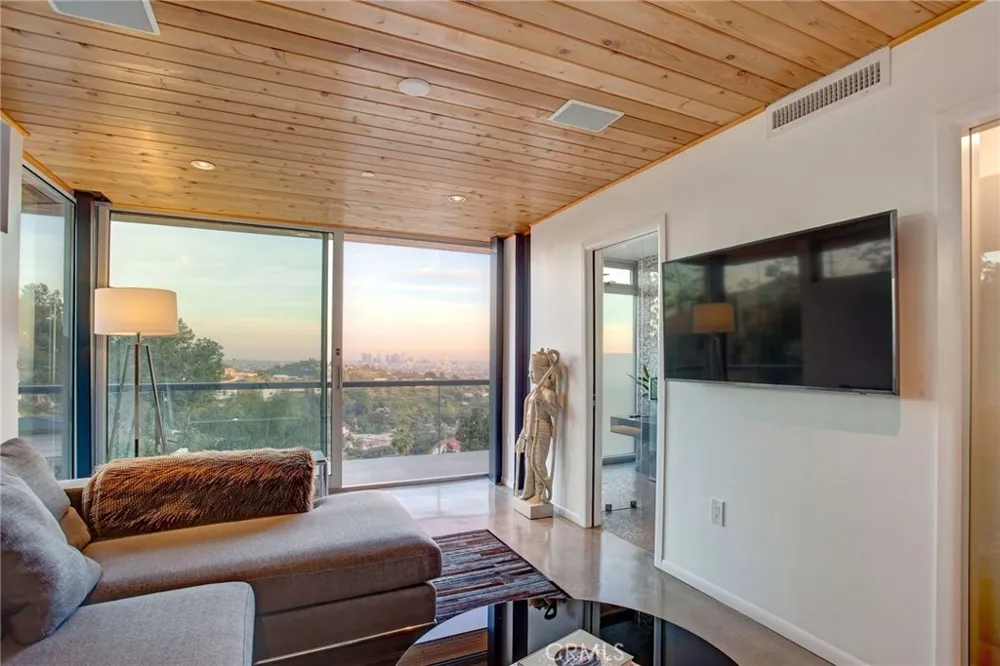 2917 Durand Drive Los Angeles, CA 90068
