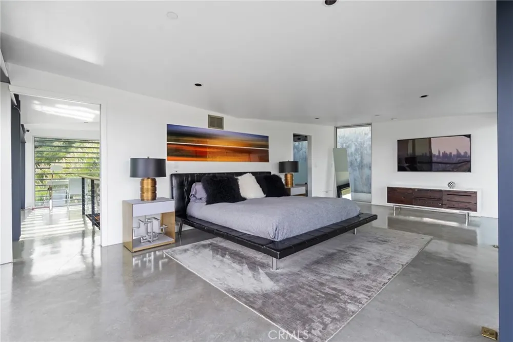 2917 Durand Drive Los Angeles, CA 90068