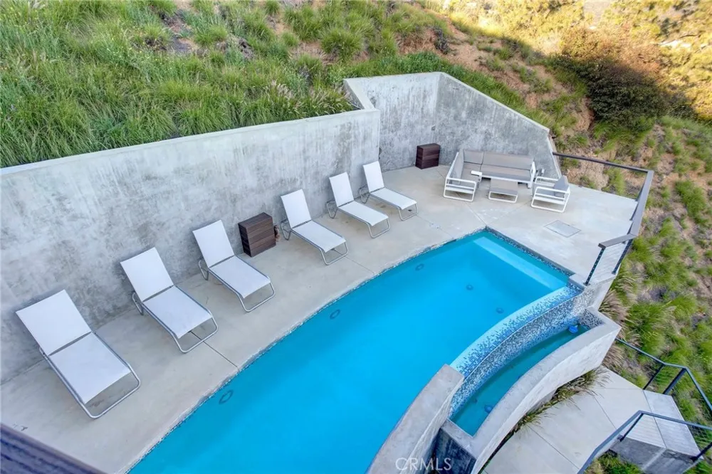 2917 Durand Drive Los Angeles, CA 90068