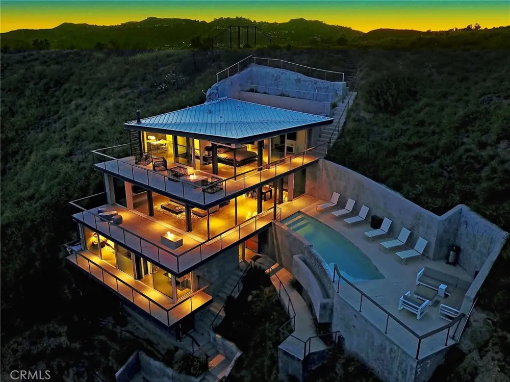 2917 Durand Drive Los Angeles, CA 90068