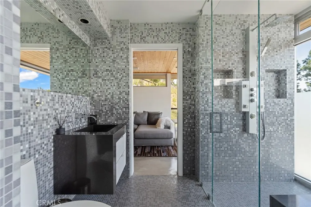 2917 Durand Drive Los Angeles, CA 90068