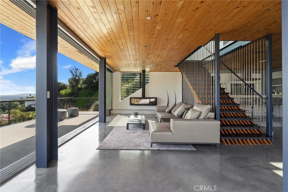 2917 Durand Drive Los Angeles, CA 90068