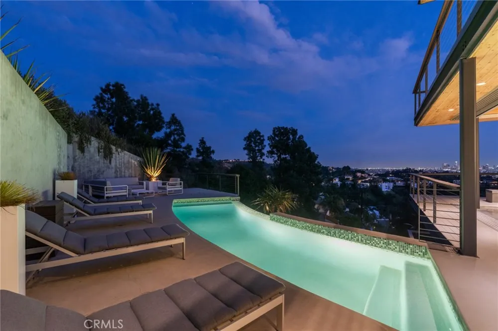 2917 Durand Drive Los Angeles, CA 90068
