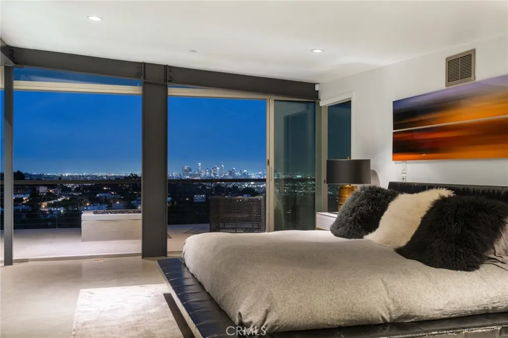 2917 Durand Drive Los Angeles, CA 90068