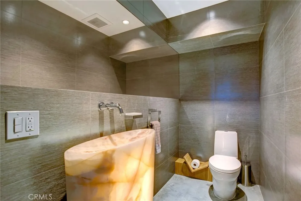 2917 Durand Drive Los Angeles, CA 90068