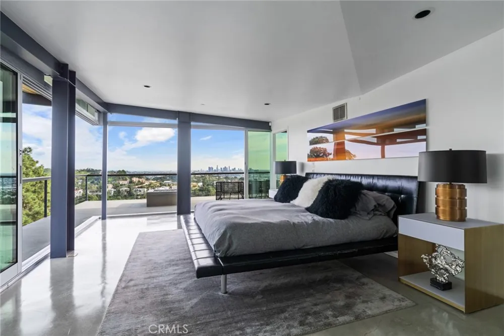 2917 Durand Drive Los Angeles, CA 90068