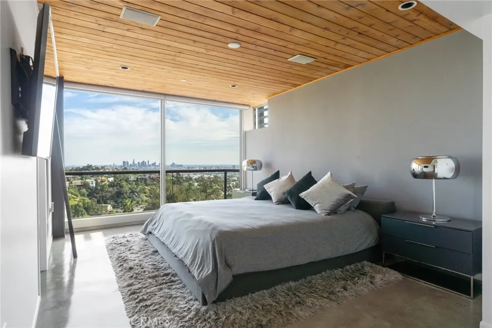 2917 Durand Drive Los Angeles, CA 90068